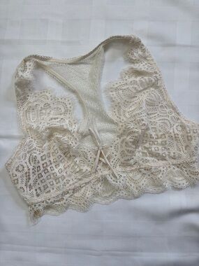 NWT Victoria's Secret Lace Bralette in Ivory Cream